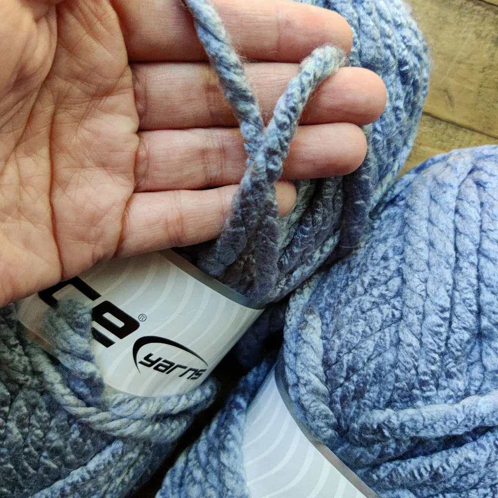 Bulky Yarn NWT crafting crochet knitting destash